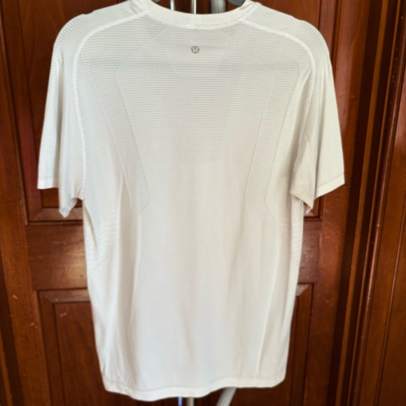 Lululemon Medium Metal Vent Tech White - Picture 2 of 3